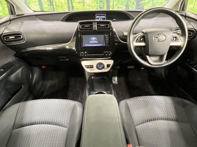 プリウス1.8 S
