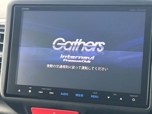 【純正ナビ】人気の純正ナビを装備しております。ナビの使いやすさはもちろん、オーディオ機能も充実!キャンプや旅行はもちろん、通勤や買い物など普段のドライブも楽しくなるはず♪