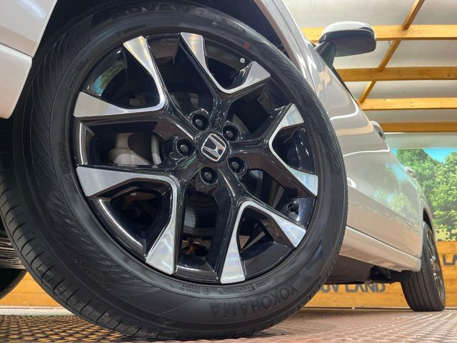 �y����18�C���`�A���~�z�C�[���z�O�ςɃ}�b�`���������A���~�z�C�[���𑕒����Ă���܂��B�e��ЊO�A���~�z�C�[����A�X�^�b�h���X�^�C�����戵�����Ă���܂��B���񂲑��k����������