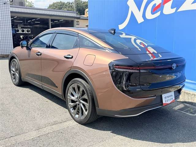 クラウンクロスオーバー2.5 G レザー パッケージ E-Four 4WD