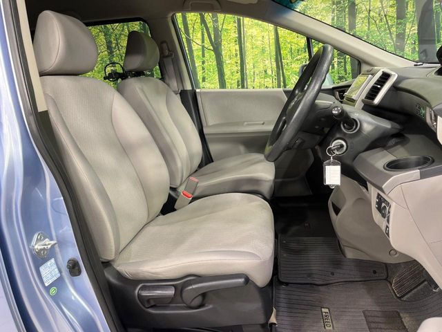 運転席シート廻りは使用感も少なく、良好な状態となっています。丁寧に使われていたことがよくわかりますね。