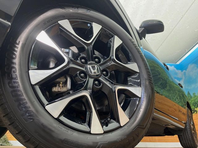 �y�����A���~�z�C�[���z�O�ςɃ}�b�`���������A���~�z�C�[���𑕒����Ă���܂��B�e��ЊO�A���~�z�C�[����A�X�^�b�h���X�^�C�����戵�����Ă���܂��B���񂲑��k����������