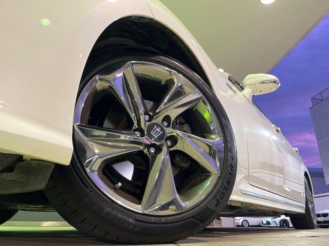 �y����18�C���`�A���~�z�C�[���z�O�ςɃ}�b�`���������A���~�z�C�[���𑕒����Ă���܂��B�e��ЊO�A���~�z�C�[����A�X�^�b�h���X�^�C�����戵�����Ă���܂��B���񂲑��k����������