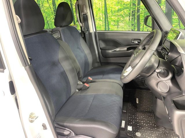 運転席シート廻りは使用感も少なく、良好な状態となっています。丁寧に使われていたことがよくわかりますね。