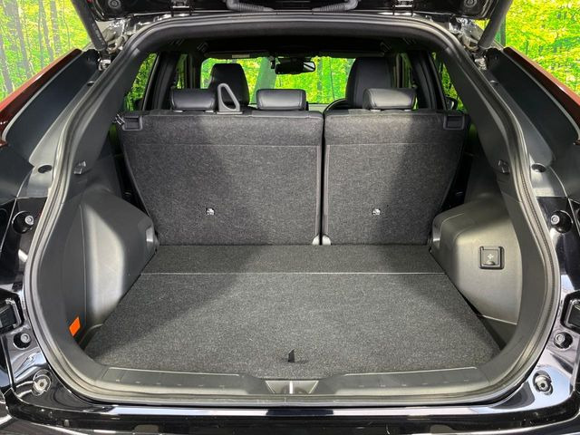 【パワーバックドア】スマートキーや運転席のボタンを押すだけでリアゲートが自動で開閉します!荷物を持っている時や、高い位置にあるバックドアを閉める際に便利な機能です♪
