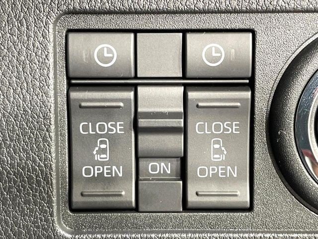 【両側パワースライドドア】スマートキーや運転席のスイッチで後席両側スライドドアの開閉が可能♪電動だから力を入れてドアを開ける必要が無く、小さなお子様でも簡単に開け閉めでき快適です♪