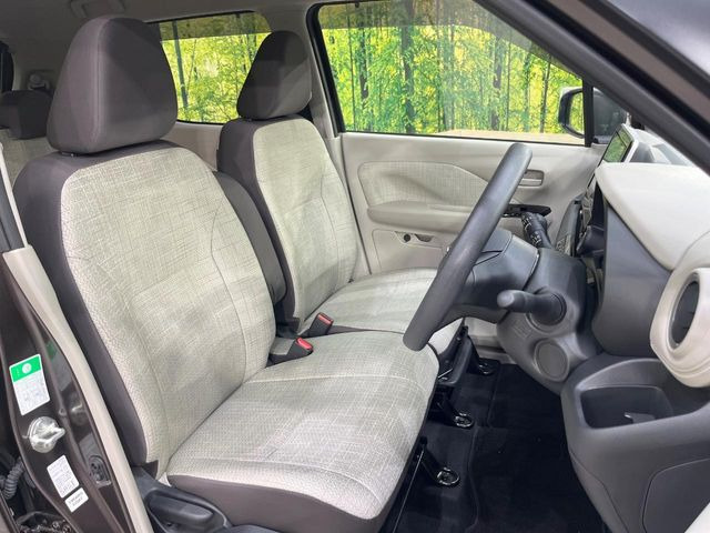 運転席シート廻りは使用感も少なく、良好な状態となっています。丁寧に使われていたことがよくわかりますね。