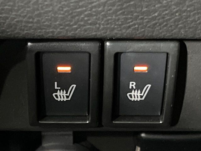 【シートヒーター】寒い日に重宝するシートヒーター!エアコンより早く温まってくれるので寒がりの人も安心ですね♪エアコンの温風は乾燥するから苦手、という方にもをおすすめです。