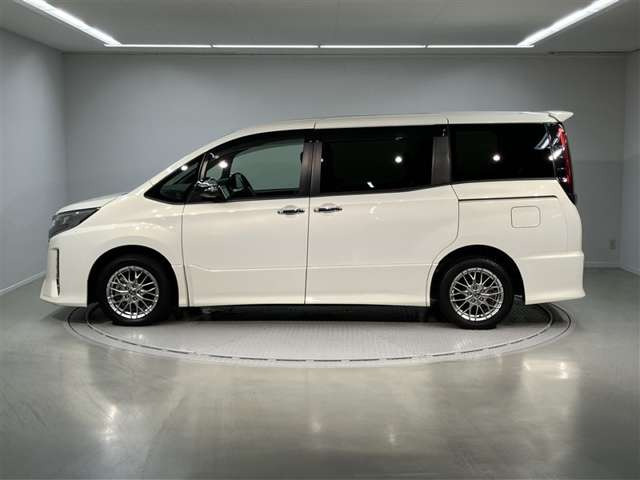 ノア1.8 ハイブリッド Si W×B II
