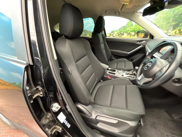 運転席シート廻りは使用感も少なく、良好な状態となっています。丁寧に使われていたことがよくわかりますね。