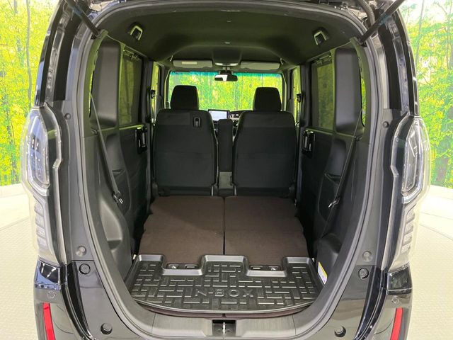 普段のお買い物や通勤、送迎等に十分な荷室スペースを確保しております。セカンドシートを倒すと、大きな荷物の積載も可能です♪