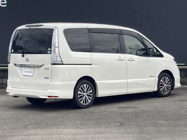 セレナ2.0 ハイウェイスター Vセレクション+Safety II S-HYBRID