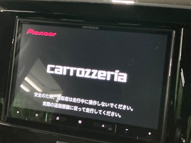 【大画面ナビ】人気の大型8インチナビを装備。存在感のある大画面はインパクト大!ナビ利用時のマップ表示は見やすく、テレビやDVDは臨場感がアップ!いつものドライブがグッと楽しくなります♪