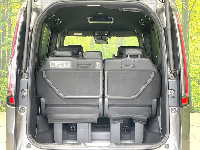 普段のお買い物や通勤、送迎等に十分な荷室スペースを確保しております。セカンドシートを倒すと、大きな荷物の積載も可能です♪