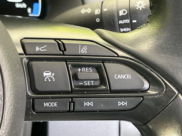 【レーダークルーズコントロール】高速道路での長距離走行が楽に!!自動で速度を保つクルーズコントロールが、衝突軽減システムと連携し、前方の車両を感知して車間を保つように速度調節してくれます!!