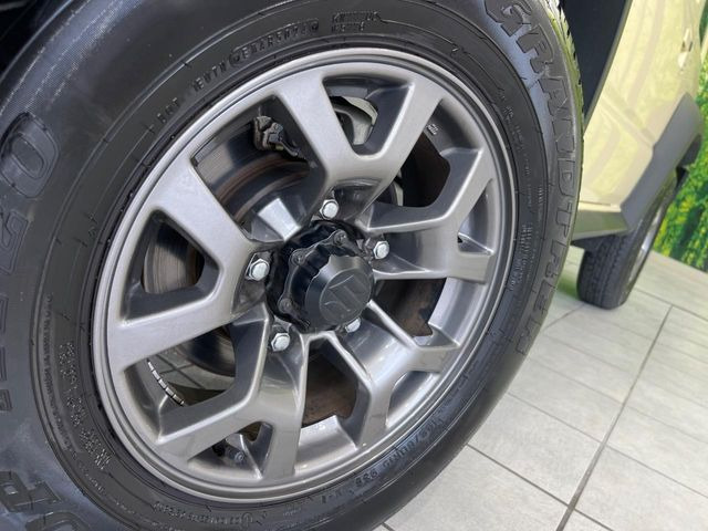 �y����15�C���`�A���~�z�C�[���z�O�ςɃ}�b�`���������A���~�z�C�[���𑕒����Ă���܂��B�e��ЊO�A���~�z�C�[����A�X�^�b�h���X�^�C�����戵�����Ă���܂��B���񂲑��k����������