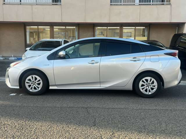 プリウス1.8 S