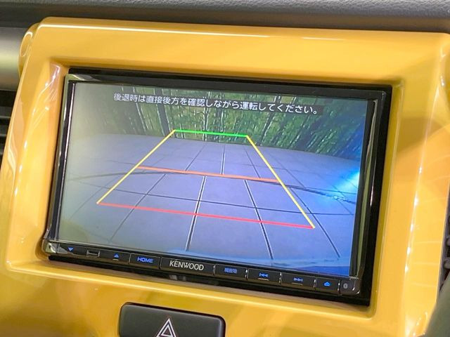 【バックカメラ】駐車時に後方がリアルタイム映像で確認できます。大型商業施設や立体駐車場での駐車時や、夜間のバック時に大活躍!運転スキルに関わらず、今や必須となった装備のひとつです!