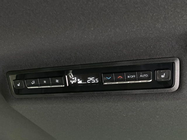 【リアシートヒーター】寒い日に重宝するシートヒーター!エアコンより早く温まってくれるので寒がりの人も安心ですね♪エアコンの温風は乾燥するから苦手、という方にもをおすすめです。