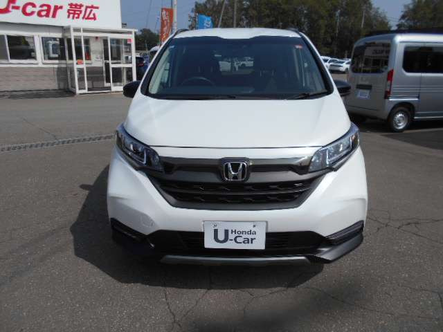 フリード1.5 ハイブリッド クロスター ブラックスタイル 4WD