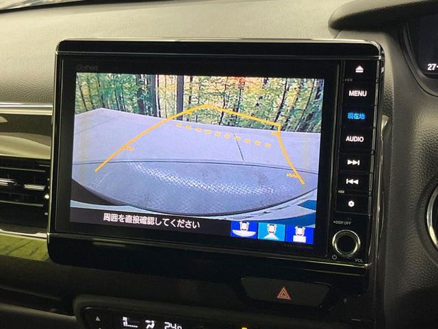 【バックカメラ】駐車時に後方がリアルタイム映像で確認できます。大型商業施設や立体駐車場での駐車時や、夜間のバック時に大活躍!運転スキルに関わらず、今や必須となった装備のひとつです!
