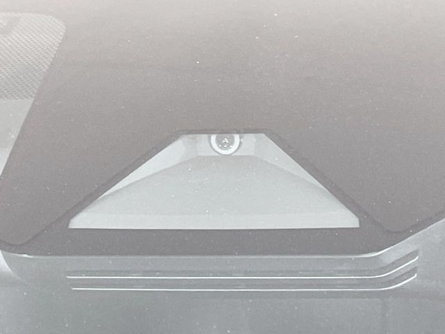 【トヨタセーフティセンス】走行中に前方の車両等を認識し、衝突しそうな時は警報とブレーキで衝突回避と被害軽減をアシスト。より安全にドライブをお楽しみいただけます。