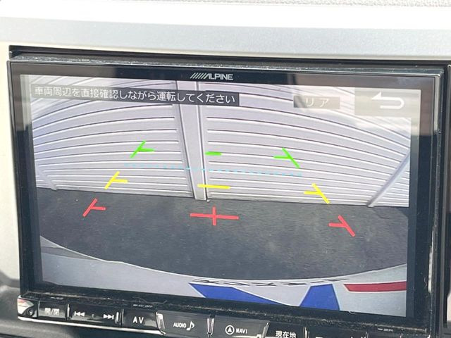 【バックカメラ】駐車時に後方がリアルタイム映像で確認できます。大型商業施設や立体駐車場での駐車時や、夜間のバック時に大活躍!運転スキルに関わらず、今や必須となった装備のひとつです!