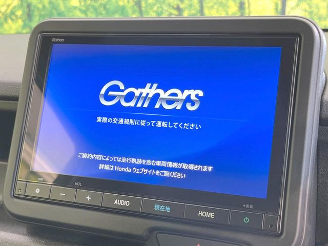 【8インチ ホンダコネクトディスプレイ】視認性の高い大画面ディスプレイでナビの使用や、お持ちのスマートフォンと連携したbluetoothでの音楽再生が可能です♪