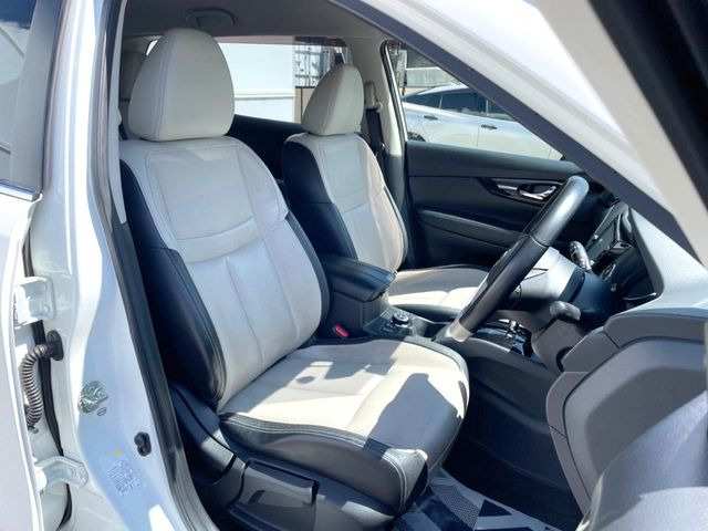 運転席シート廻りは使用感も少なく、良好な状態となっています。前オーナー様が丁寧に使っていたことがよくわかりますね。