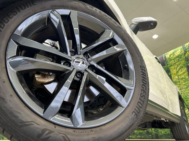 �y����20�C���`�A���~�z�C�[���z�O�ςɃ}�b�`���������A���~�z�C�[���𑕒����Ă���܂��B�e��ЊO�A���~�z�C�[����A�X�^�b�h���X�^�C�����戵�����Ă���܂��B���񂲑��k����������