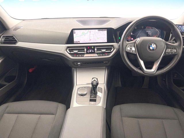 3シリーズセダン320d xドライブ  4WD