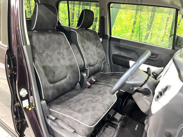 運転席シート廻りは使用感も少なく、良好な状態となっています。丁寧に使われていたことがよくわかりますね。