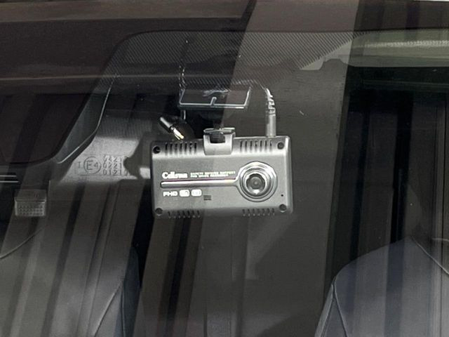 【ドライブレコーダー】ドライブレコーダー装備!走行中はもちろん、あおり運転や事故に遭遇した際、映像で記録し、万一のリスクに備えます。※記録用SDカードはお客様ご自身でご準備いただく必要があります。