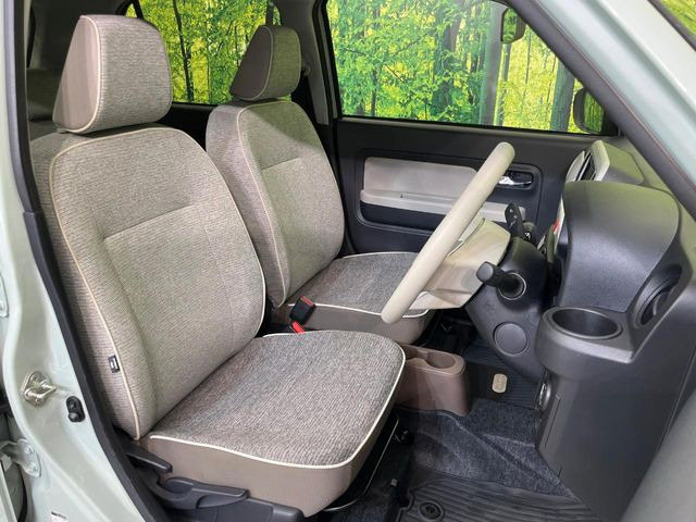 運転席シート廻りは使用感も少なく、良好な状態となっています。丁寧に使われていたことがよくわかりますね。