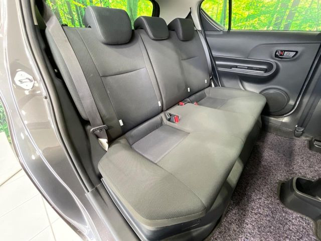 コンパクトカーですが、セカンドシートは十分な広さがあり快適にお乗りいただけます♪シートを倒して大きな荷物を積んだりと、用途の幅が広い1台です。