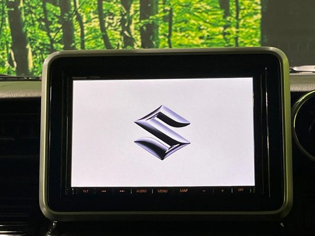 【純正8型ナビ】人気の純正ナビを装備しております。ナビの使いやすさはもちろん、オーディオ機能も充実!キャンプや旅行はもちろん、通勤や買い物など普段のドライブも楽しくなるはず♪