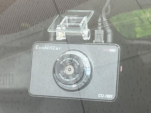 【ドライブレコーダー】ドライブレコーダー装備!走行中はもちろん、あおり運転や事故に遭遇した際、映像で記録し、万一のリスクに備えます。※記録用SDカードはお客様ご自身でご準備いただく必要があります。