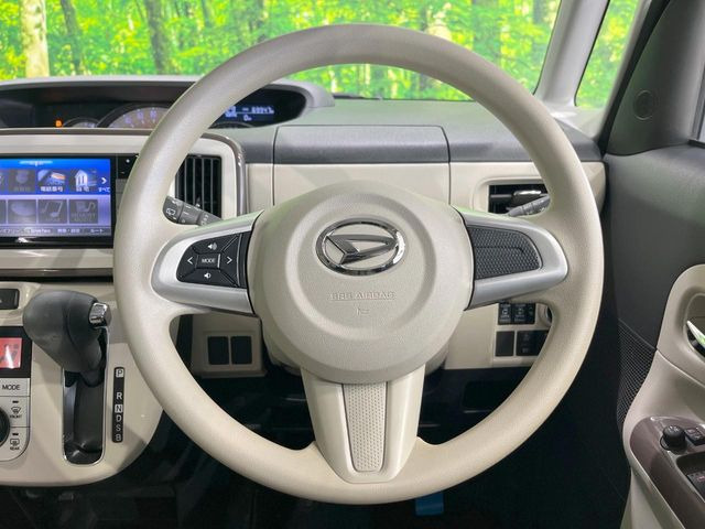 インテリアに合わせたデザインのステアリングは、運転される方のことも考え、運転しやすい形状、大きさです。是非一度、実際に触ってお確かめください。