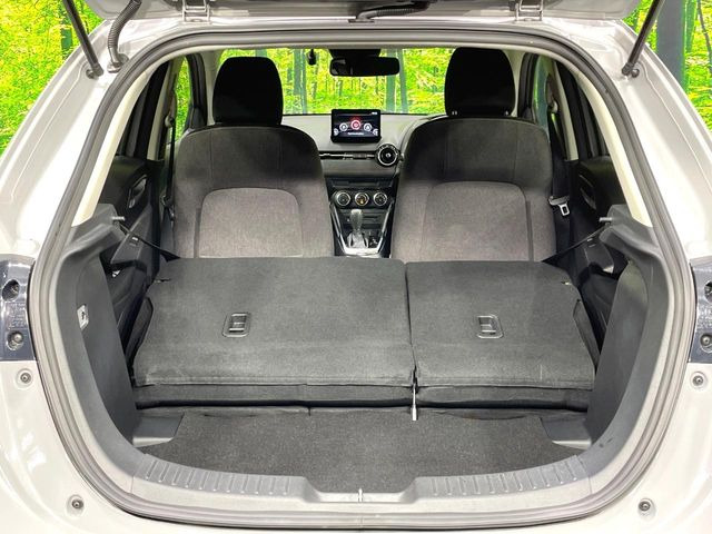 普段のお買い物や通勤、送迎等に十分な荷室スペースを確保しております。セカンドシートを倒すと、大きな荷物の積載も可能です♪