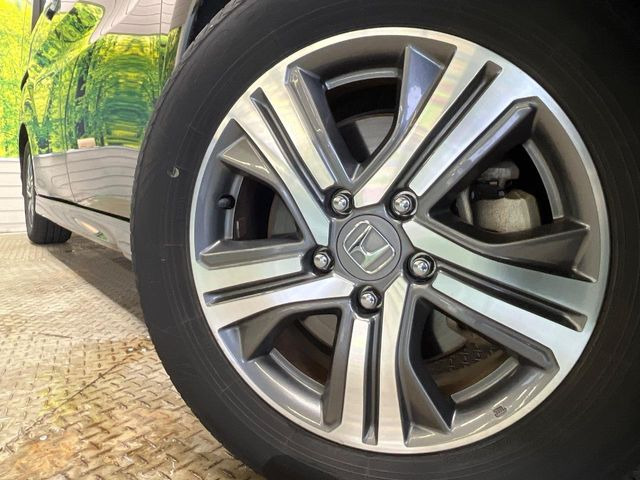 �y����16�C���`�A���~�z�C�[���z�O�ςɃ}�b�`���������A���~�z�C�[���𑕒����Ă���܂��B�e��ЊO�A���~�z�C�[����A�X�^�b�h���X�^�C�����戵�����Ă���܂��B���񂲑��k����������
