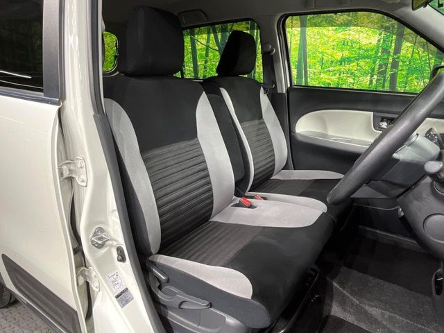運転席シート廻りは使用感も少なく、良好な状態となっています。丁寧に使われていたことがよくわかりますね。