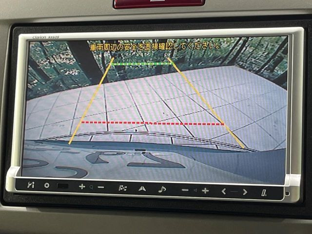 【バックカメラ】駐車時に後方がリアルタイム映像で確認できます。大型商業施設や立体駐車場での駐車時や、夜間のバック時に大活躍!運転スキルに関わらず、今や必須となった装備のひとつです!