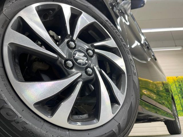 �y�����A���~�z�C�[���z�O�ςɃ}�b�`���������A���~�z�C�[���𑕒����Ă���܂��B�e��ЊO�A���~�z�C�[����A�X�^�b�h���X�^�C�����戵�����Ă���܂��B���񂲑��k����������