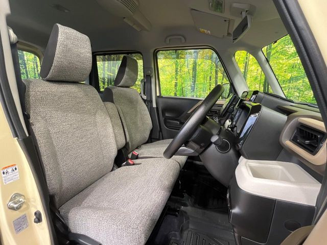 運転席シート廻りは使用感も少なく、良好な状態となっています。丁寧に使われていたことがよくわかりますね。