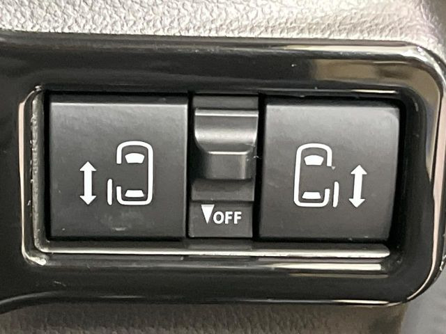 【両側パワースライドドア】スマートキーや運転席のスイッチで後席両側スライドドアの開閉が可能♪電動だから力を入れてドアを開ける必要が無く、小さなお子様でも簡単に開け閉めでき快適です♪