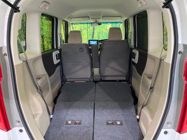 普段のお買い物や通勤、送迎等に十分な荷室スペースを確保しております。セカンドシートを倒すと、大きな荷物の積載も可能です♪