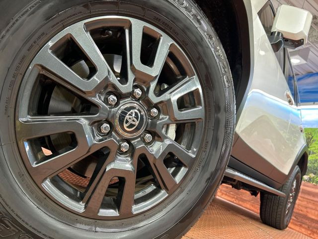 �y����18�C���`�A���~�z�C�[���z�O�ςɃ}�b�`���������A���~�z�C�[���𑕒����Ă���܂��B�e��ЊO�A���~�z�C�[����A�X�^�b�h���X�^�C�����戵�����Ă���܂��B���񂲑��k����������