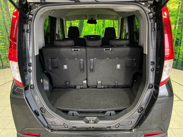 普段のお買い物や通勤、送迎等に十分な荷室スペースを確保しております。セカンドシートを倒すと、大きな荷物の積載も可能です♪