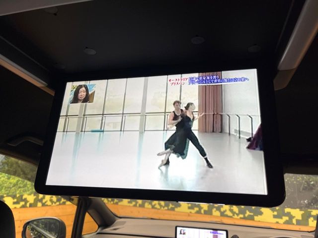 【フリップダウンモニター】大画面モニターで後席でもエンタメをお楽しみいただけます。小さなお子様にも大人気の装備です♪