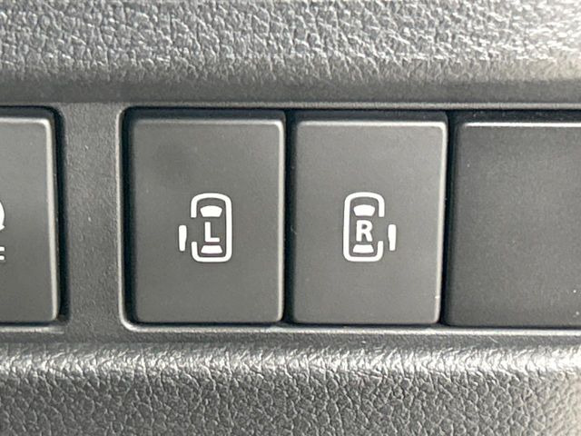 【両側パワースライドドア】スマートキーや運転席のスイッチで後席両側スライドドアの開閉が可能♪電動だから力を入れてドアを開ける必要が無く、小さなお子様でも簡単に開け閉めでき快適です♪